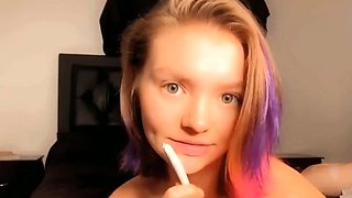 Smoking Hot Teen Squirts on Webcam!