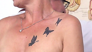 Pink Mature Pussy of Kathy White Exposed