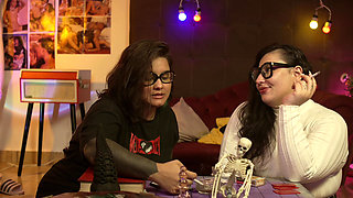 Smoking Fetish! Two Hot Women Smoking and Talking About Their Experiences