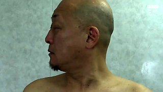 Amateur Asian gives amazing blowjob