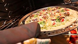 Sinn Sage - Office Pizza Party Giantess