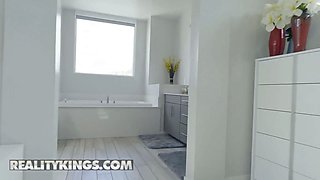 Reality kings - milf Luna Star creeps away from the set for steamy douche porno with Xander Corvus