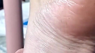 Deep Feet Extreme - the Students Feet Swallow Fight