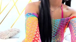 Brunette amateur webcam babe pleases pussy