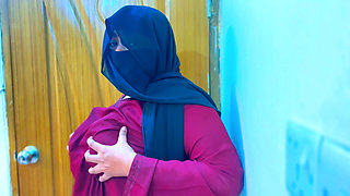 Egyptian Hot Maid Gets Super Horny & Start Masturbat in Office Room & Boss Start Handjob by Saw Her