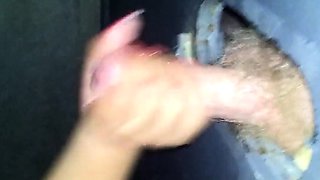 Svenska Hustruns Glory Hole Handjob