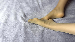 Secretary in Nylon Pantyhose Loves Her Long Legs