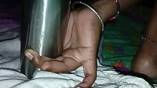Bhabhi Ne pura botal chut me dal diya