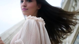 Nude teen Ivy introdcing her hairy pussy