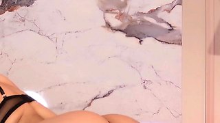 Blonde Exploded in Orgasm From Her Fuck Machine
