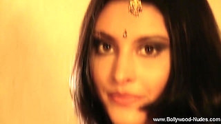 Sensual Tawaif's Seductive Dance