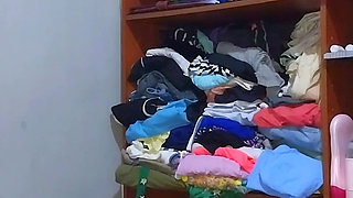 She Puts Cream on Her Ass Before Going to the Gym