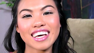 Petite Spinner Gives Blowjob Facial