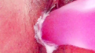 I love to play my creamy pusy alone