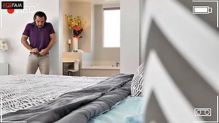 Keely Rose Freaks Over Wrong Bathroom at Wrong Time