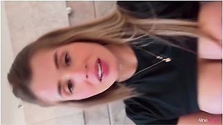 Loira Gostosa - Masturbating Hiddenly In The Gym Bathroom