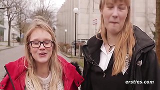 Studentinnen Mit Rocken Haben Spab Im Seminarraum