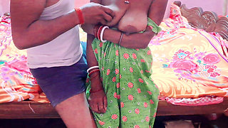 Pakistani Beautiful Webcam Model on Video with Her Client Hindi Audio