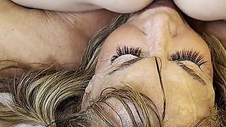 Debra Dandrea Sits on Sinthia Bee with Her Huge Beautiful Ass