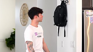 Teen stepsister makes it up to stepbro